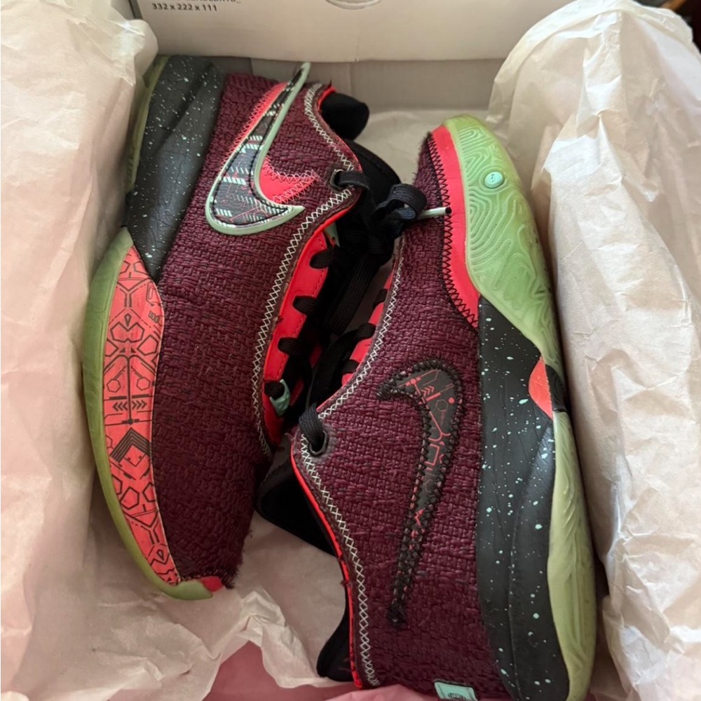 Nike Lebron 20 SE Night Maroon Sneakers